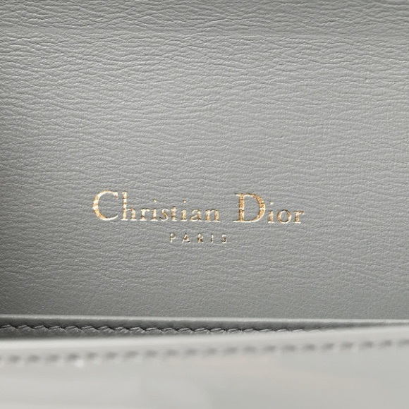 CHRISTIAN DIOR Patent Cannage Lady Dior Convertible Clutch Grey, New With Tags - Picture 7 of 8